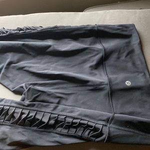 Lululemon cropped black wonder under